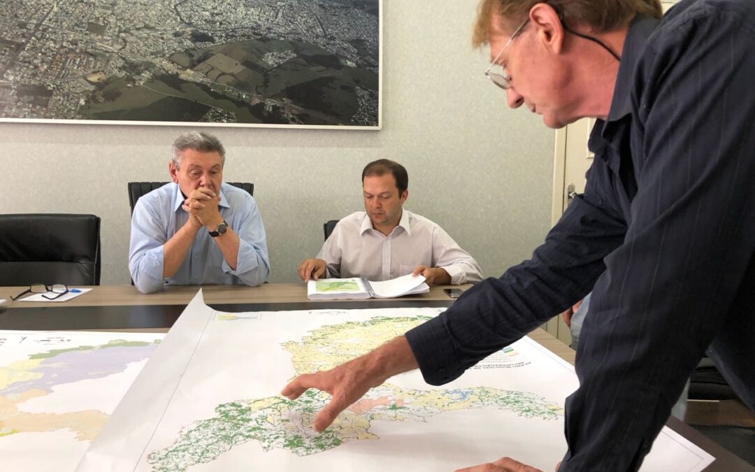 Plano Municipal de Conservação e Recuperação da Mata Atlântica de Lages é apresentado ao prefeito