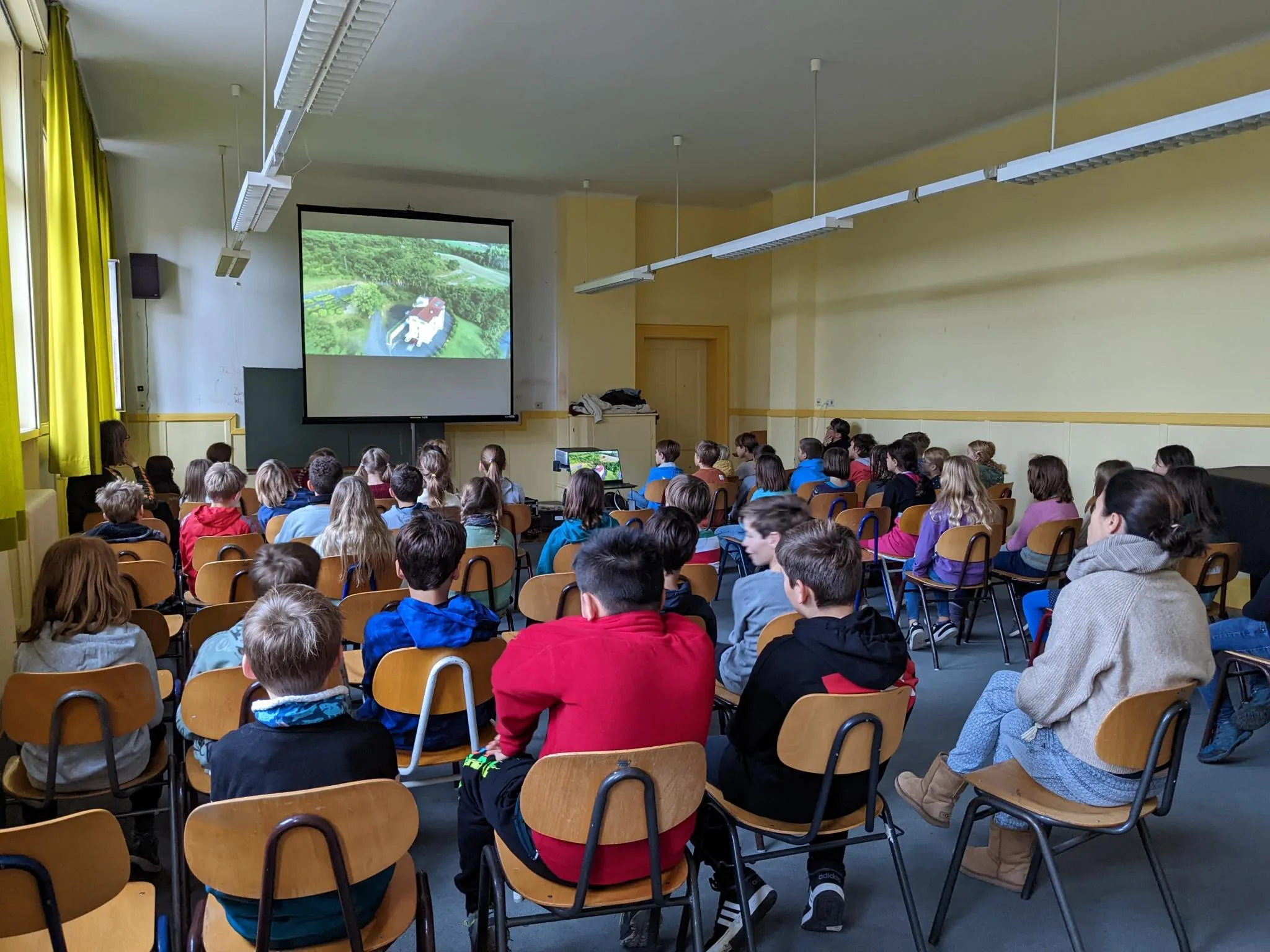 Mata Atlântica é tema de palestras da Apremavi na Alemanha. Mata Atlântica é tema de palestras da Apremavi na Alemanha. Foto: Miriam Prochnow e Carolina Schaffer