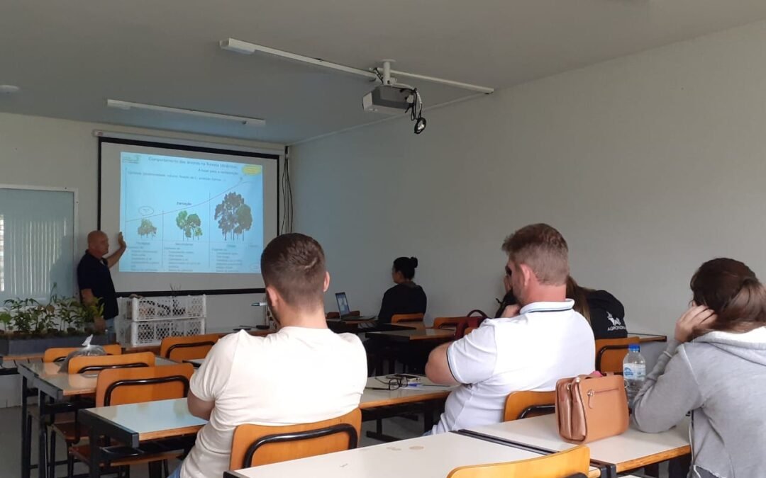 Apremavi ministra palestras sobre restauração florestal no IFC