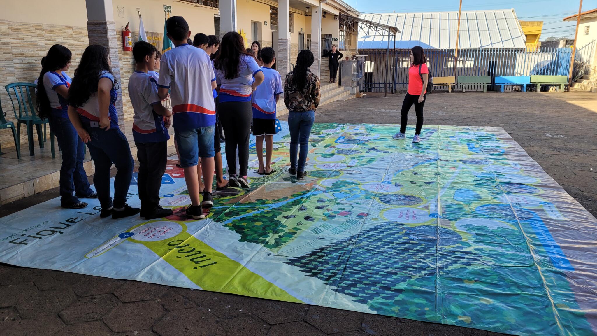 Atividade do jogo “Fique Legal com o Clima” executada com os alunos do ensino fundamental e médio. Foto: Pedro Ferreira