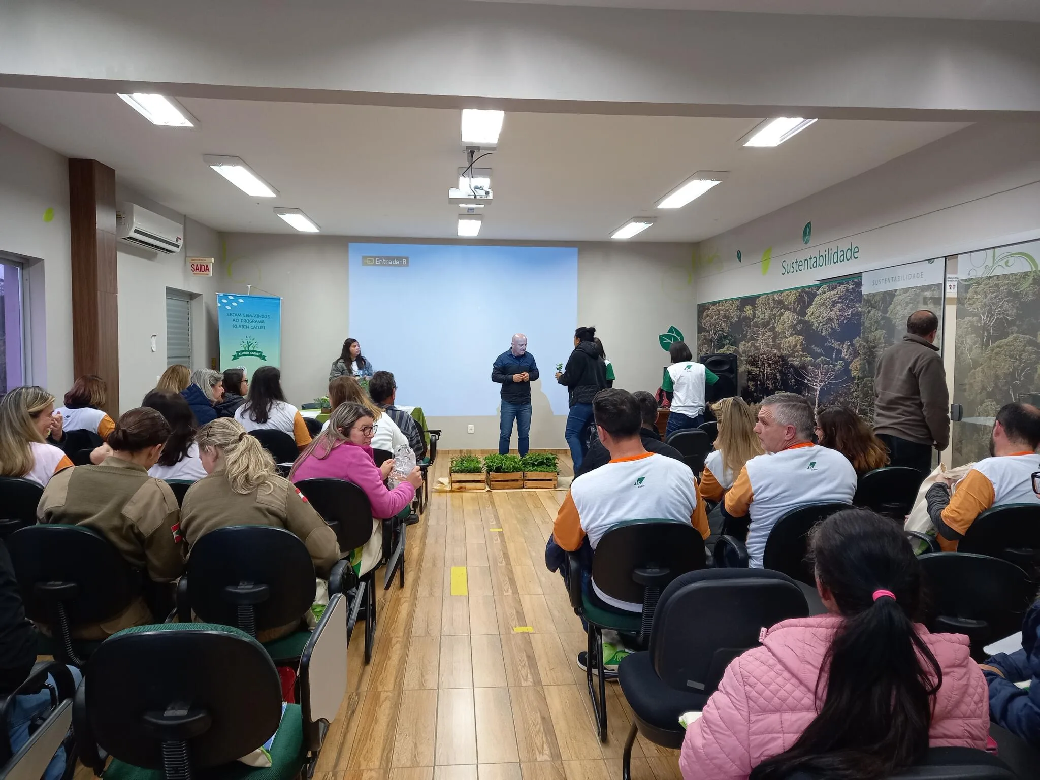 Palestra proferida pela equipe técnica da Apremavi durante a 36ª edição do Programa Klabin Caiubi. Foto: Klabin