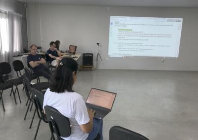 Discussões sobre os projetos desenvolvidos pela Apremavi. Foto: Thamara Santos de Almeida