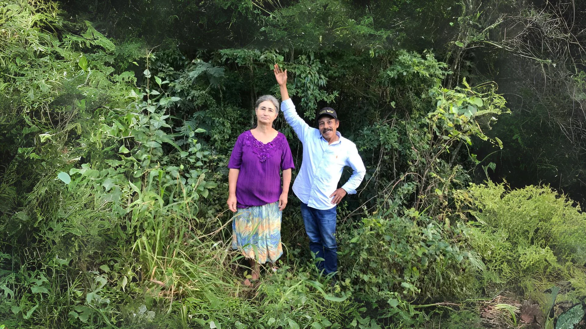 Agricultores João Borman e Tereza de Oliveira Borman na Reserva Legal da propriedade. Foto: Thamara Santos de Almeida