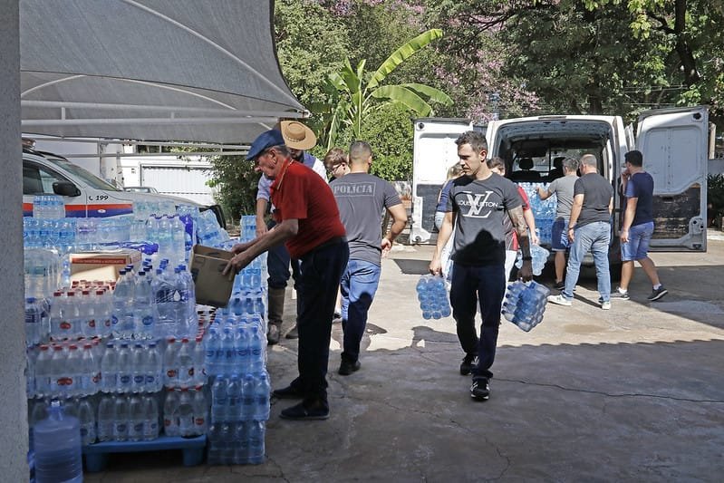 Em seu maior evento climático extremo, a solidariedade tem resgatado o RS