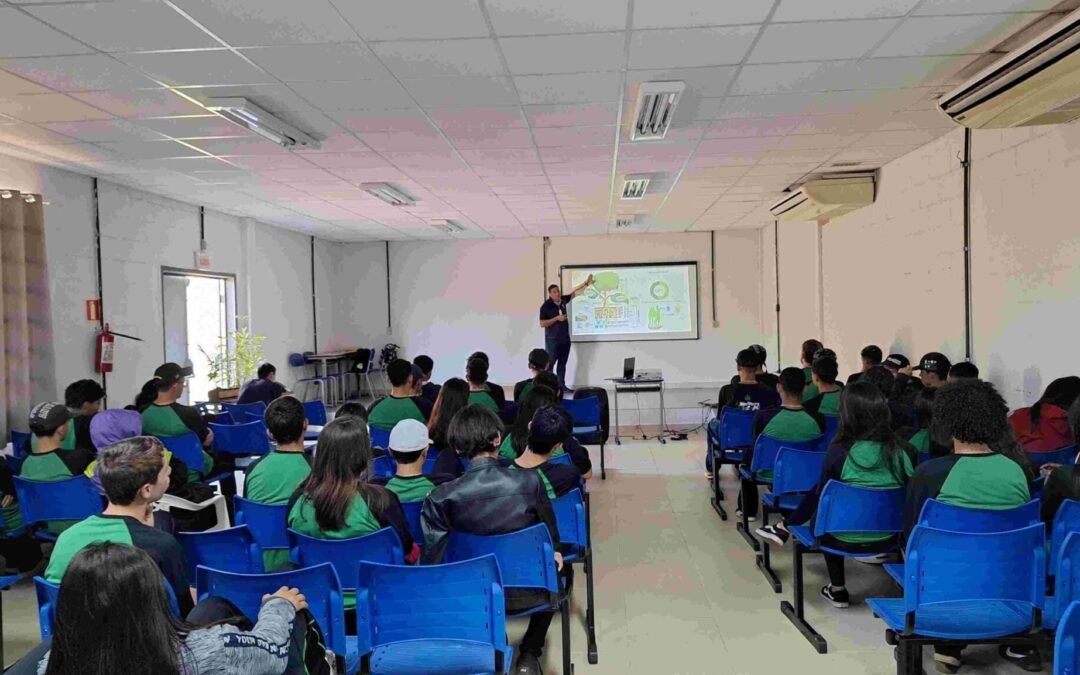 Matas Legais ministra atividade de educação ambiental em Ortigueira (PR)