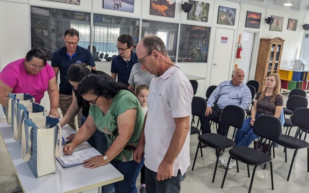Assinatura dos primeiros contratos de parceria rural do Conservador das Araucárias é realizada
