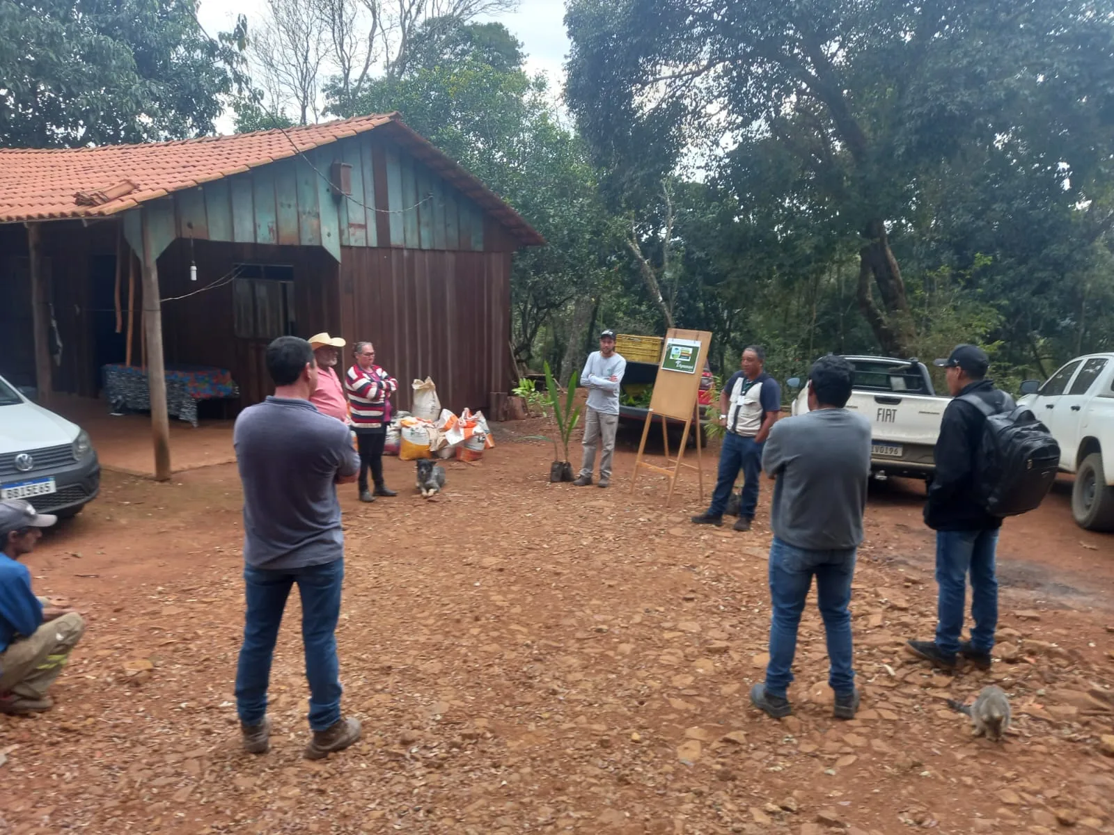 Oficina de proteção de nascente realizada na propriedade de José Batista Maia Filho na comunidade de Espigão do Tigre em Ortigueira PR no dia 08 de agosto de 2024