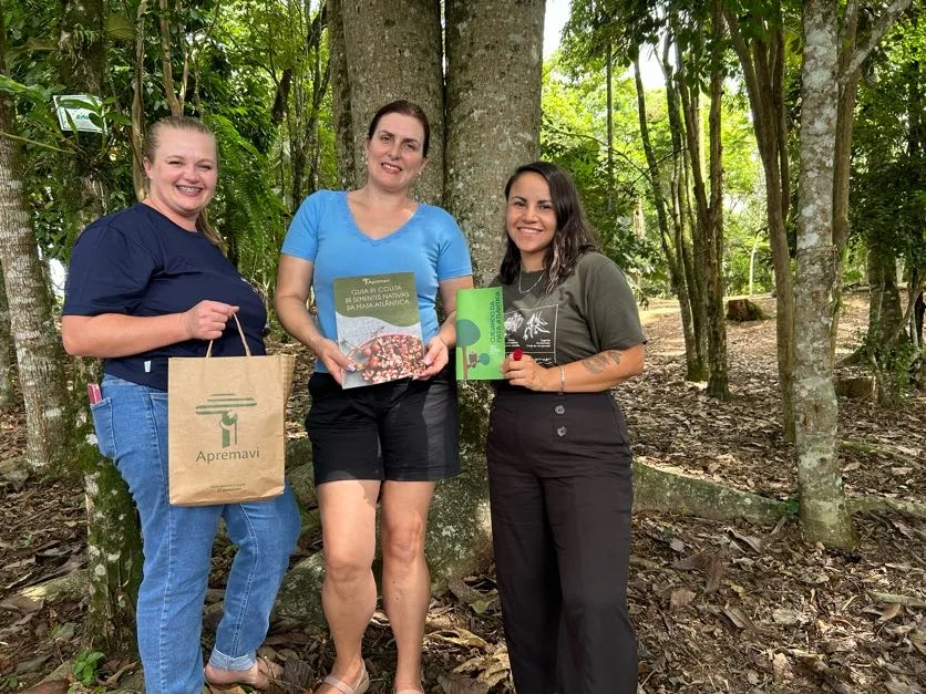 Entrega de materiais do PNMMA na EMEF Ribeirão Matilde no dia 27-11-2024