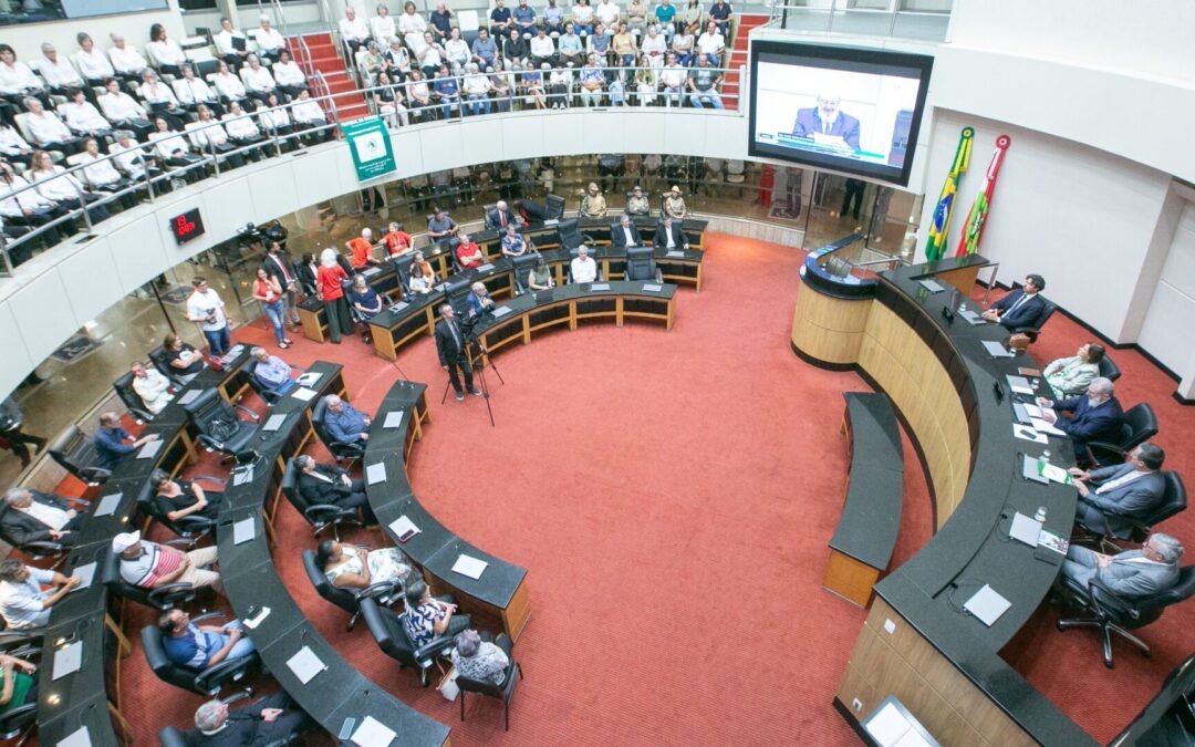 Apremavi é homenageada na ALESC por atuação em defesa do meio ambiente