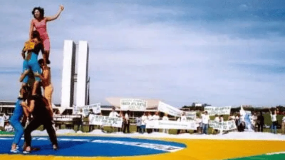 Mobilização pela aprovação de Lei da Mata Atlântica (2003).