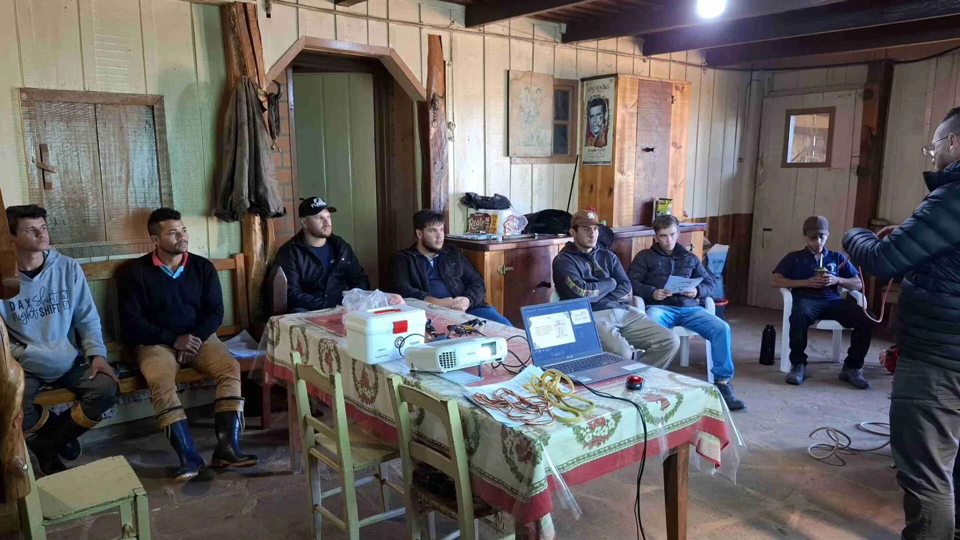 Treinamento em escalada de árvores para coleta de frutos e sementes nativas na Fazenda Taquara em Painel (SC)