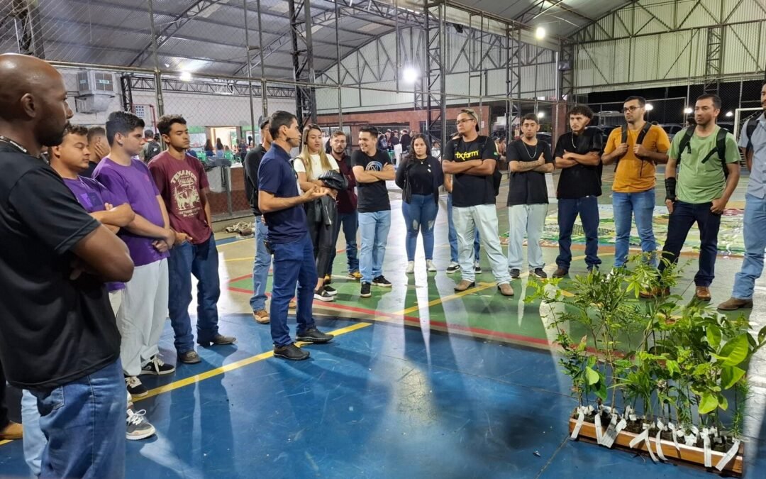 Universitários do curso de Agronomia recebem o Programa Matas Legais em Telêmaco Borba
