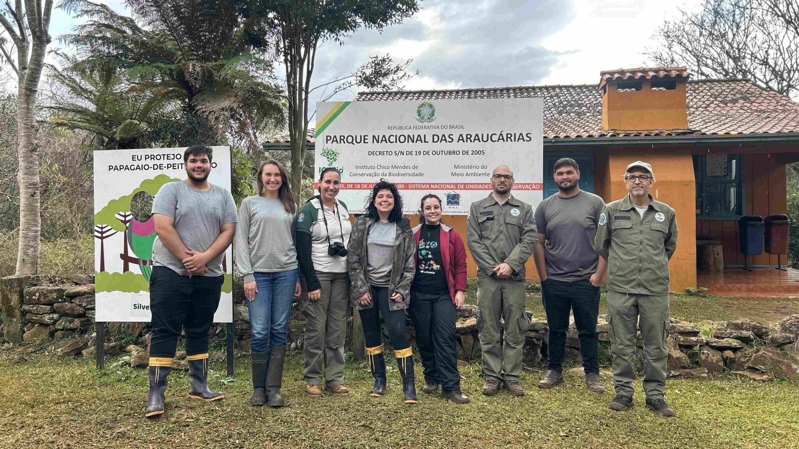 Equipe Apremavi, analistas ambientais e gestores do Parque Nacional das Araucárias em julho de 2025 Foto Thamara Santos de Almeida Equipe Apremavi, analistas ambientais e gestores do Parque Nacional das Araucárias