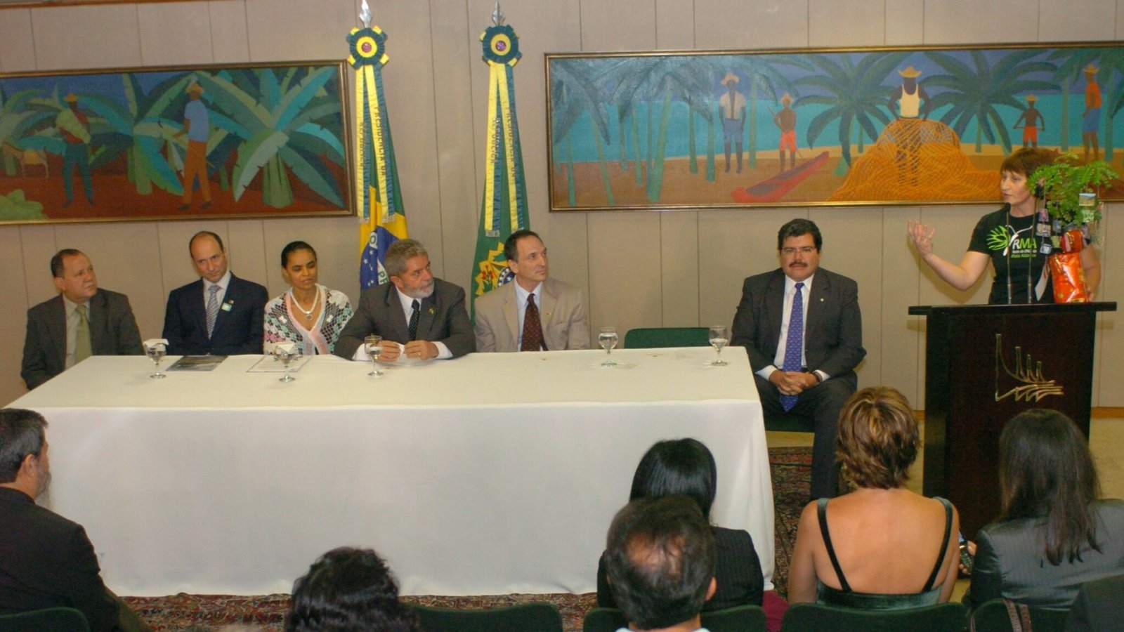 sançao da lei da MA Foto Jefferson Rudy - Arquivo MMA Mobilização pela aprovação de Lei da Mata Atlântica (2003).