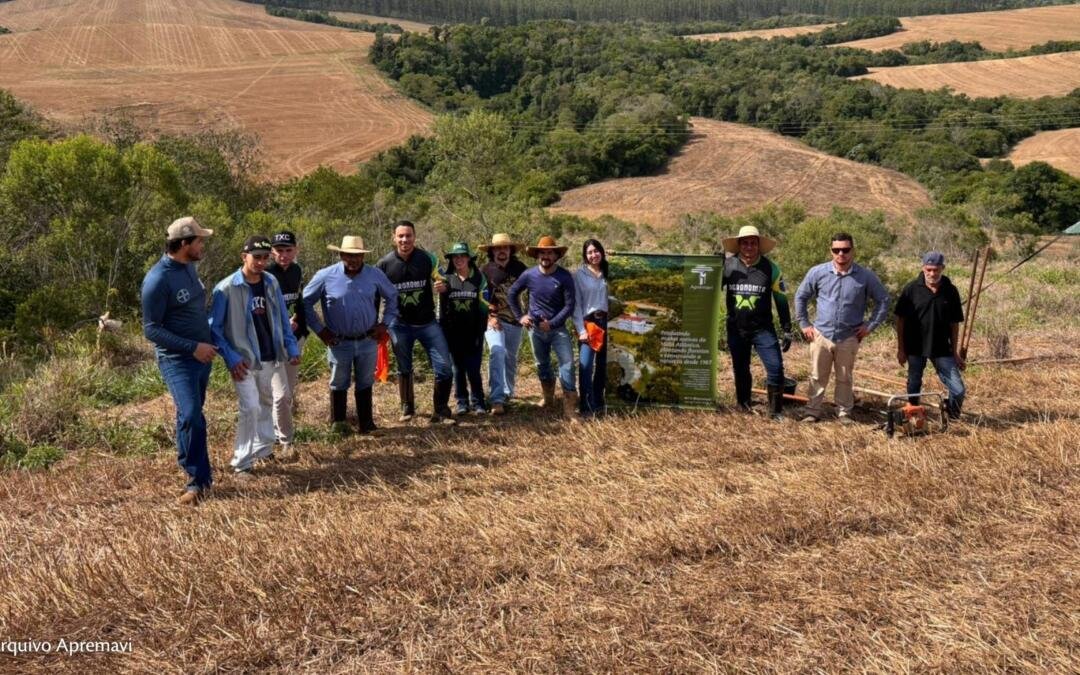 Universitários colocam em prática o planejamento de propriedades e paisagens e a restauração ecológica