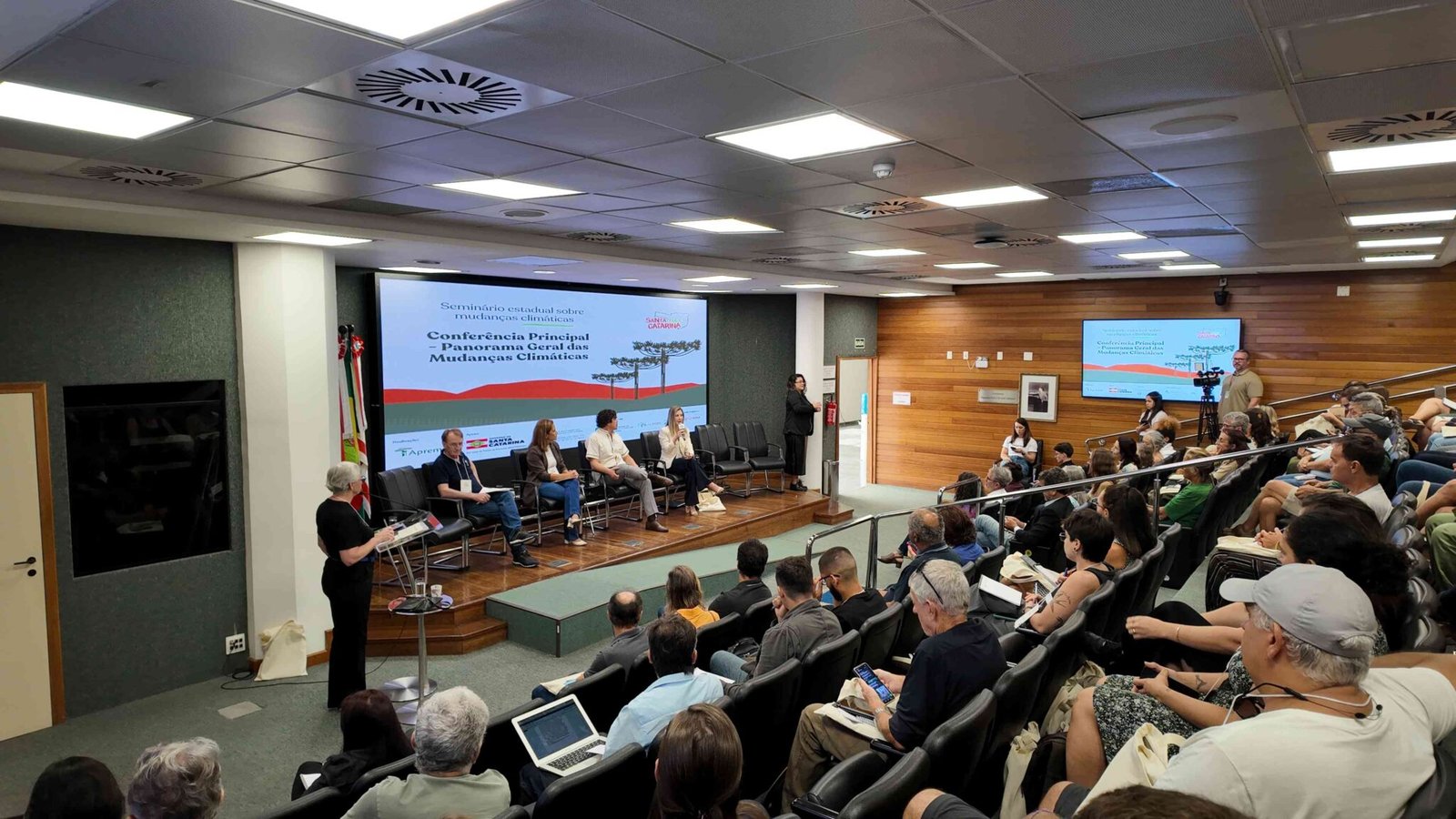 Seminário Santa e Frágil Catarina apresenta desafios e soluções para a crise climática no dia 20 de março de 2026 em Florianópolis