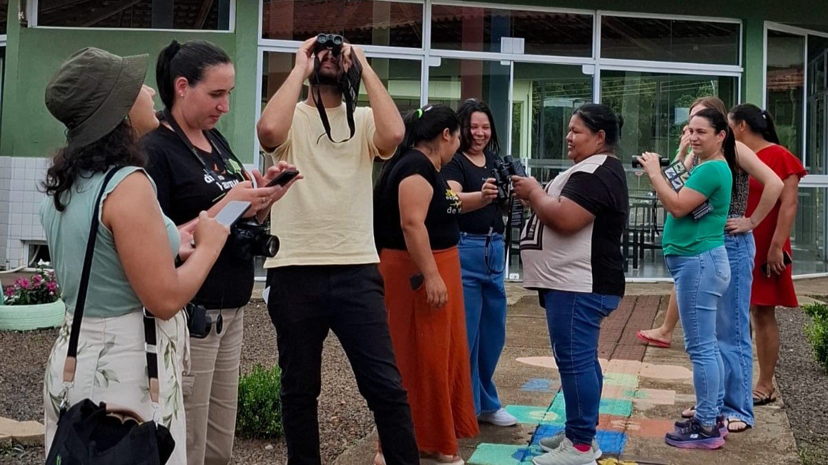 Atividade de observação de aves na capacitação de professores do projeto “Geração + Floresta” em Abelardo Luz (SC) 