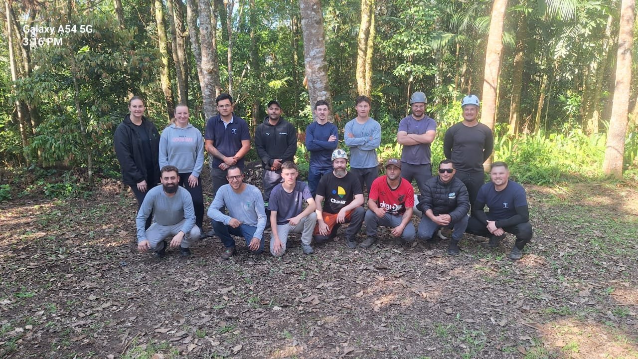 Treinamento de escalada em árvores ministrado pela Chauá fortalece a coleta de sementes nativas da Mata Atlântica